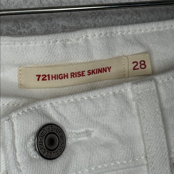 Levi's Women's 721 High Rise White Skinny Jeans Size 28 - Picture 2 of 6